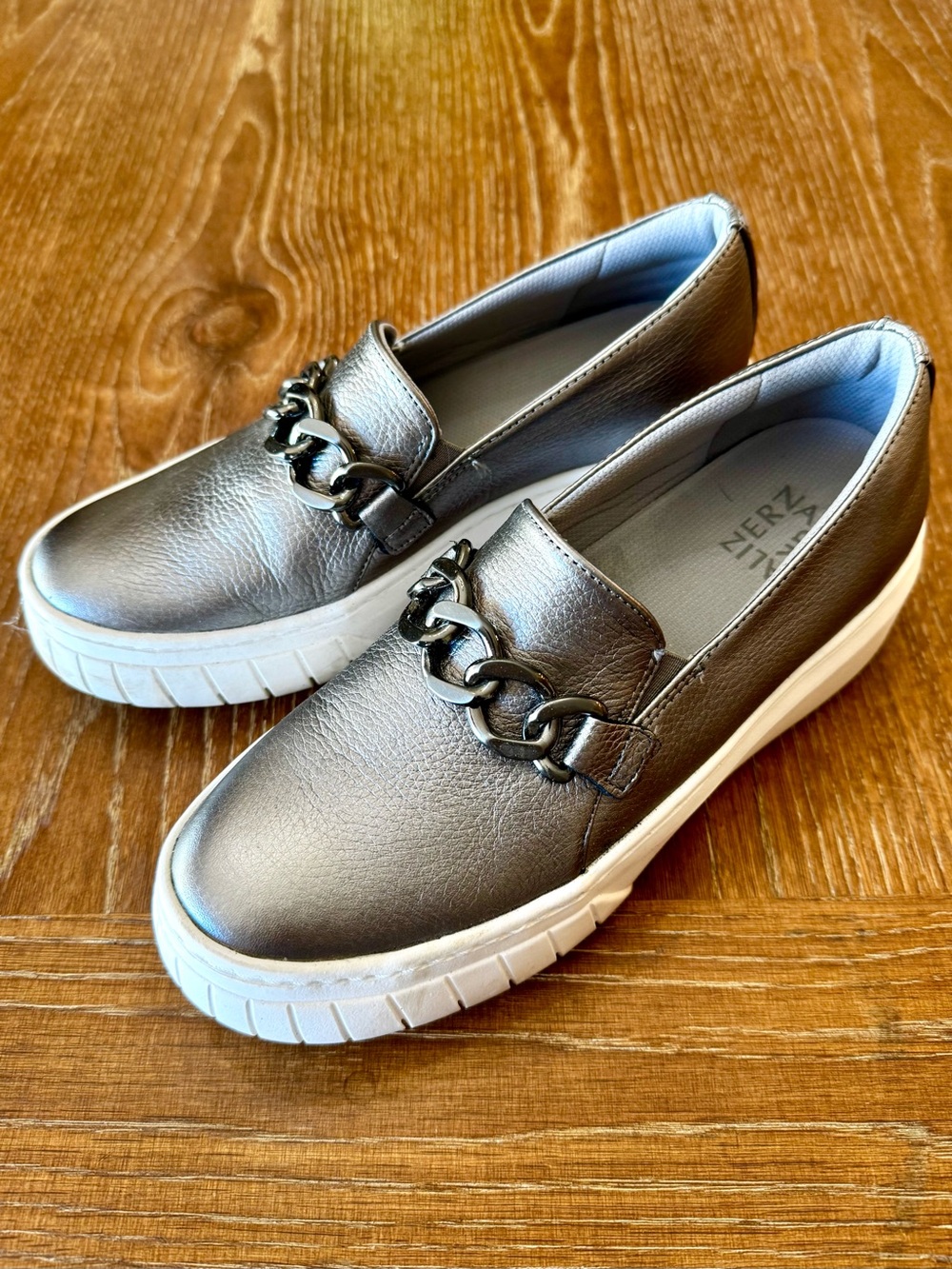 Naturalizer Daphne metallic pewter slip on sneakers 8M - Picture 2 of 14